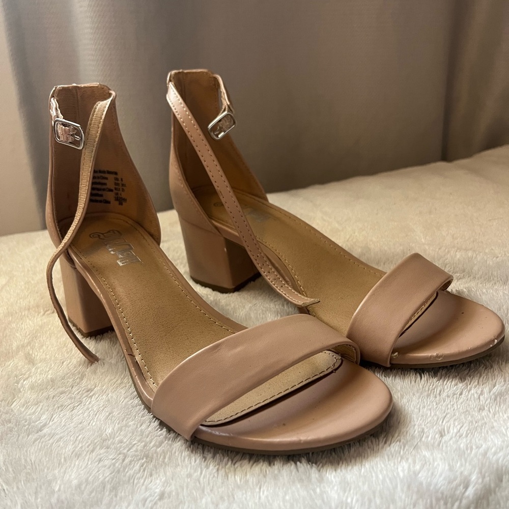 Used Brash Tan shoes | size 6 | women’s